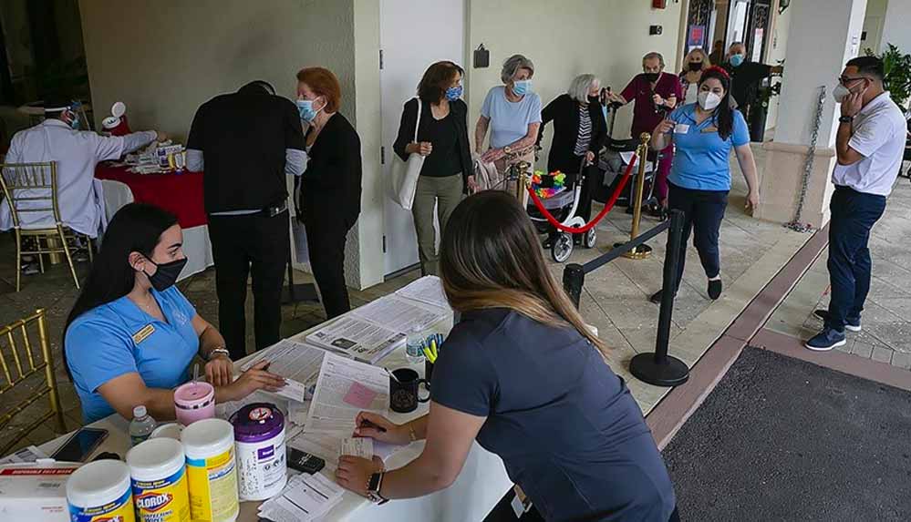 abd-calisanlari-asi-yaptirmayan-bakimevlerine-fon-vermeyi-kesecek