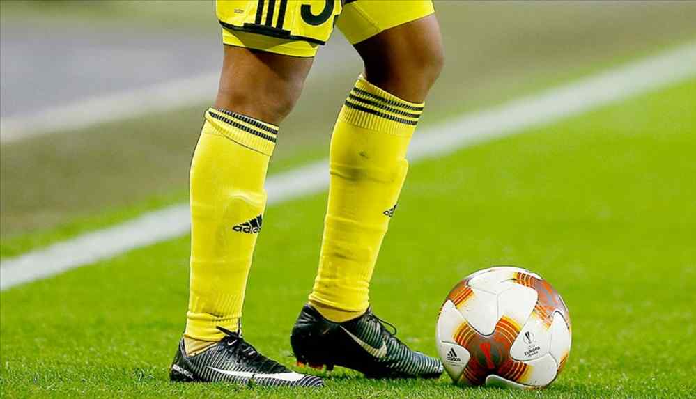 İngiltere'de maçta yere yığılan 17 yaşındaki futbolcu hayatını kaybetti