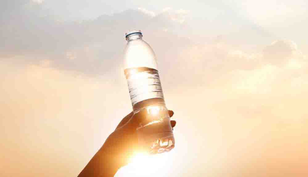 Is-arkadasinin-su-sisesine-idrarini-yapti-gozaltina-alindi