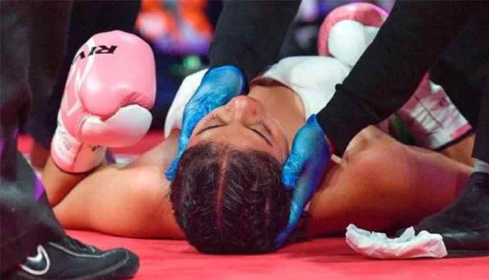 Kadın boksör ringde aldığı darbeler nedeniyle hayatını kaybetti