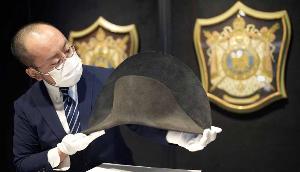 Napolyon-Bonapart'ın-DNA-örneğinin-bulunduğu-şapka-açık-artırmaya-çıkıyor