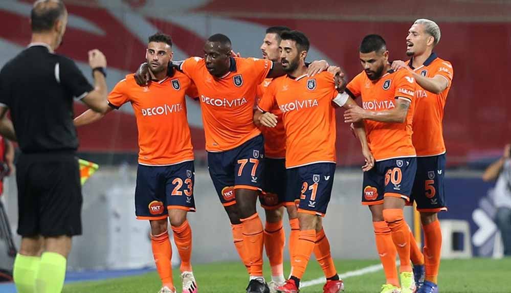 medipol-basaksehir-ilk-galibiyetini-fenerbahce-ilk-yenilgisini-aldi