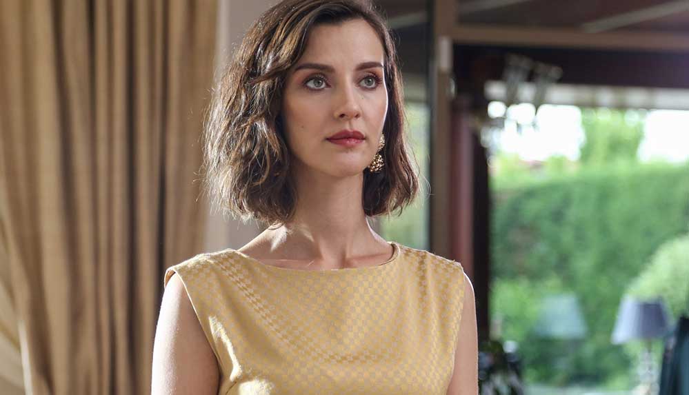 Hurriyet-gazetesinden-Behlul-Aydinin-haberine-gore-oyuncu-akraba-bulusmalarina-buyuk-onem-verdigi-icin-her-bayram-akrabalariyla-tuttuklari-dugun-salonunda-bulusuyor.