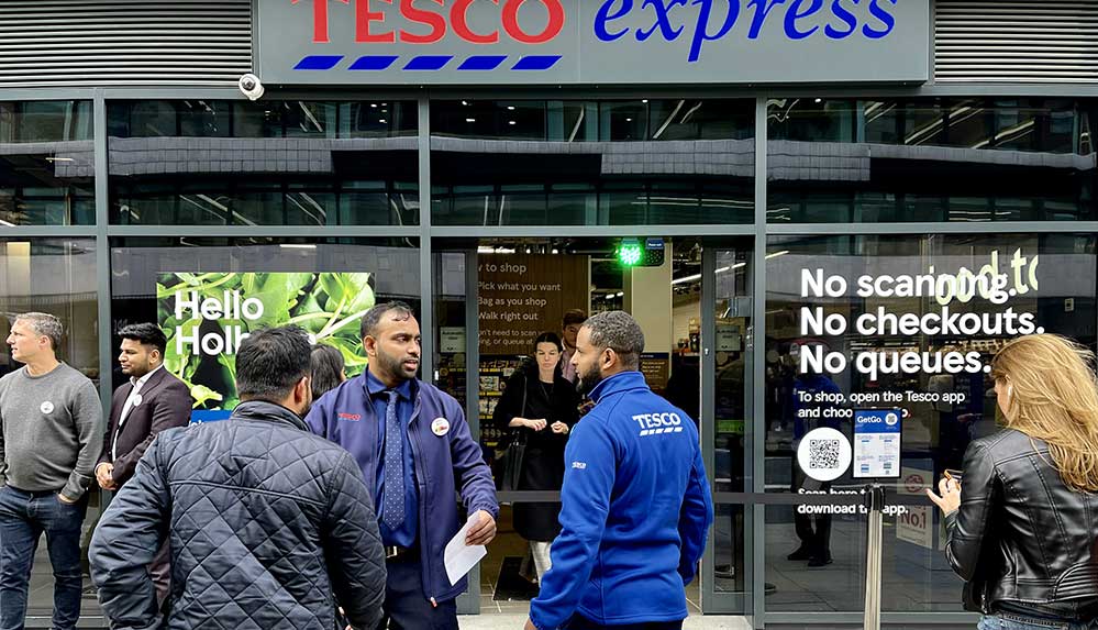 Ingilterede-kasasiz-market-hizmete-acildi