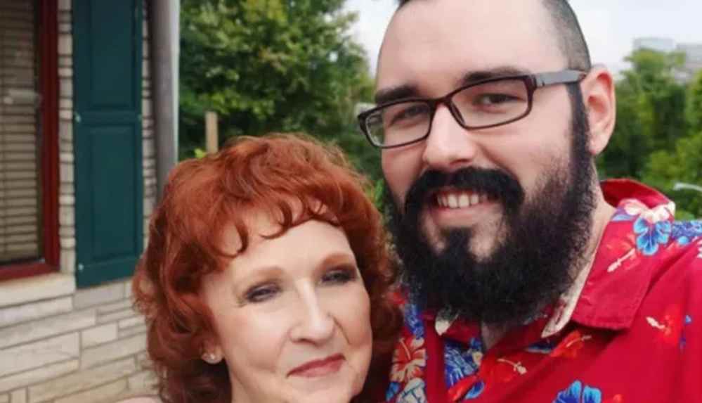 Kendisinden 52 yaş büyük kadınla evlenen genç_ _Hayatımın aşkını yaşıyorum!_