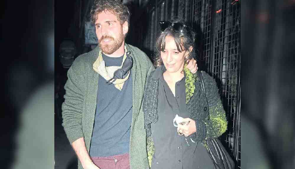 Nihal Yalçın 13 yaş küçük sevgilisi ile sarmaş dolaş...