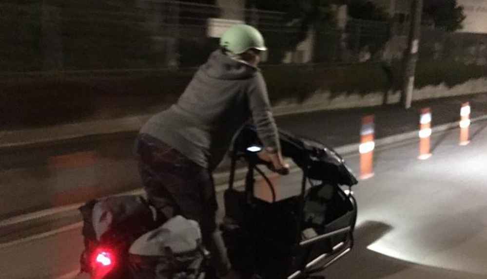 Sancıları başlayan Yeni Zelandalı Milletvekili bisikleti ile hastaneye giderek doğum yaptı