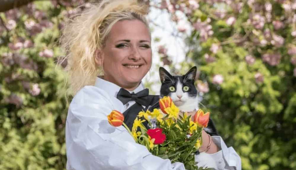 kedisiyle evlenen kadın