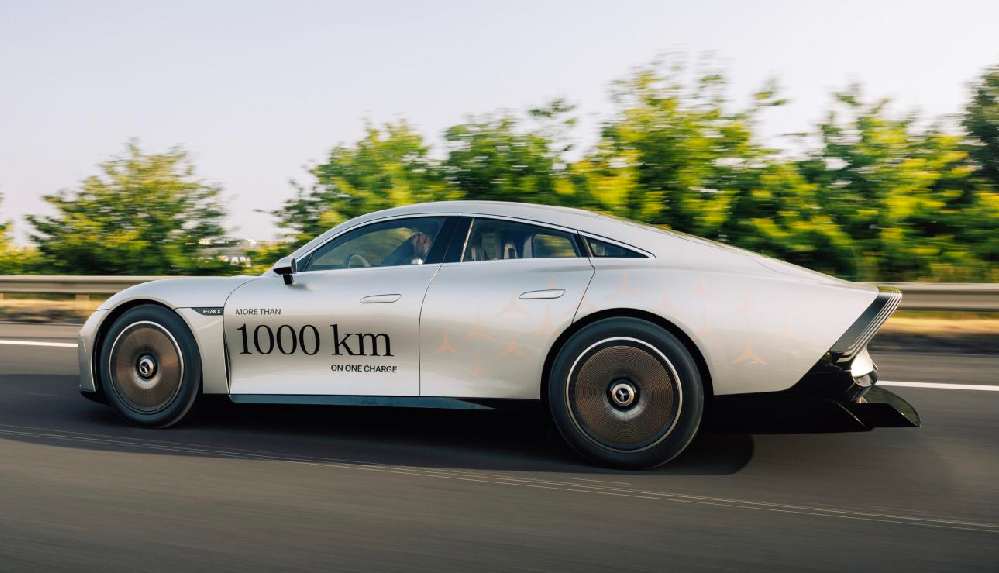 Elektrikli Mercedes’le rekor: Tek şarjla Almanya’dan Birleşik Krallık’a gitti