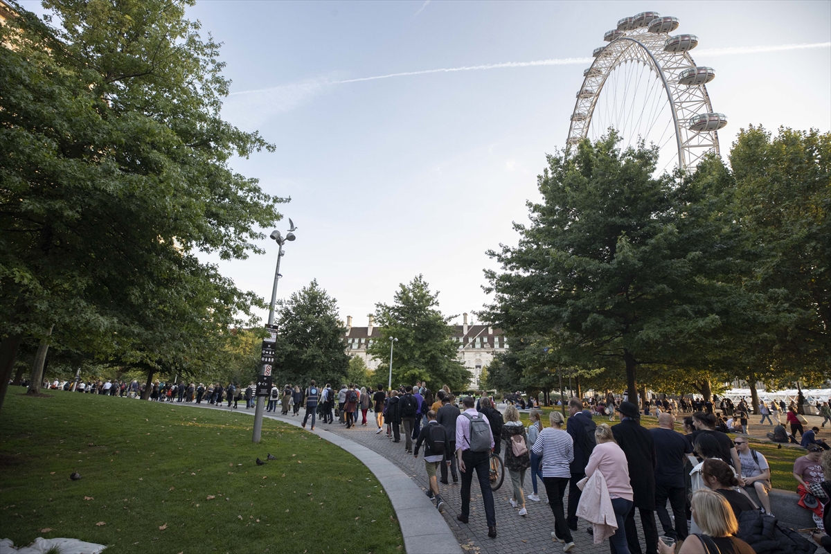 AA-20220914-28898519-28898500-INGILTERE_KRALICESI_2_ELIZABETHIN_NAASI_HALKIN_ZIYARETINE_ACILDI