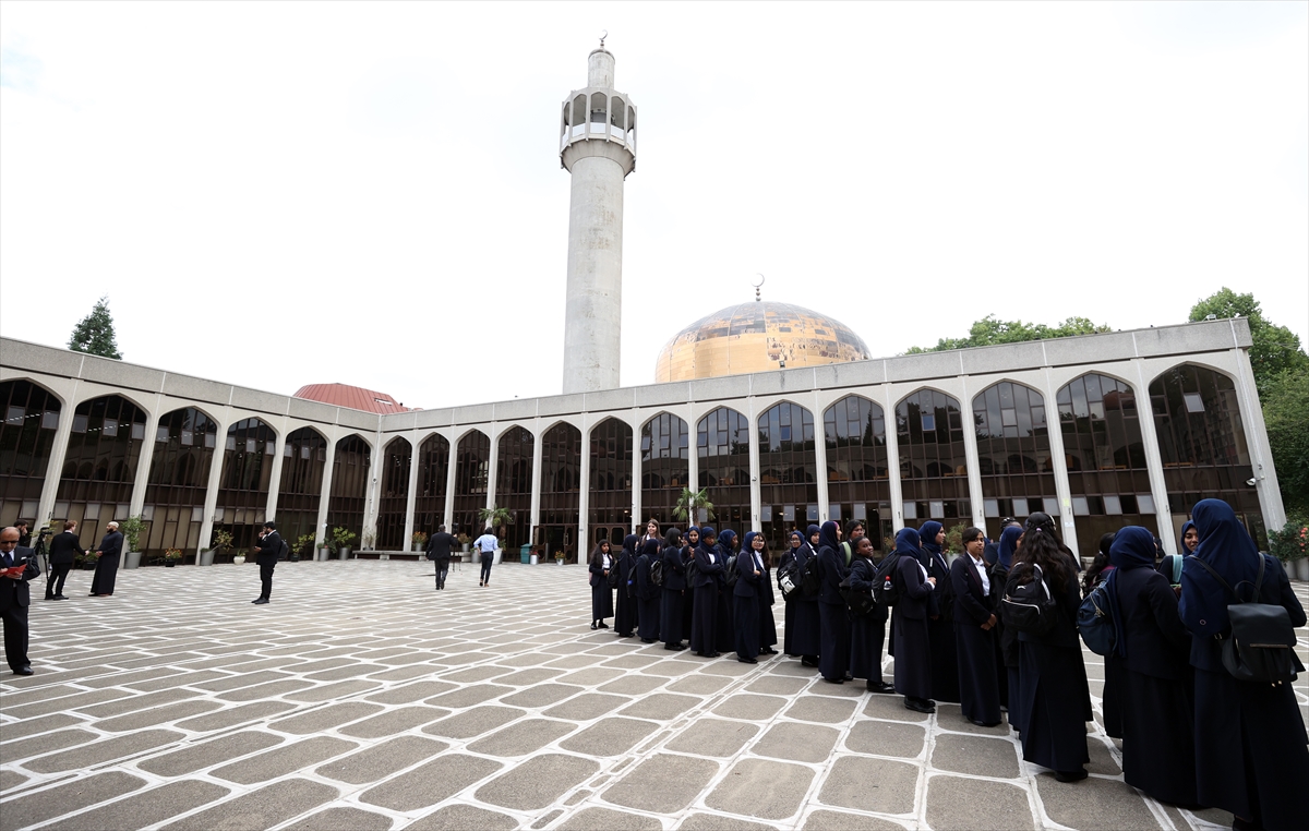 AA-20220915-28904058-28904051-KRALICE_ELIZABETHIN_VEFATI_NEDENIYLE_LONDRA_MERKEZ_CAMISINDE_ANMA_TORENI_DUZENLENDI