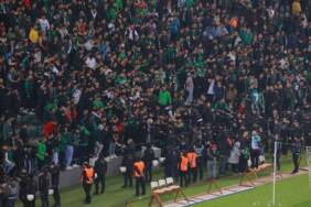 Depremzedeler-icin-duzenlenen-Kocaelispor-Sakaryaspor-macinda-kavga-