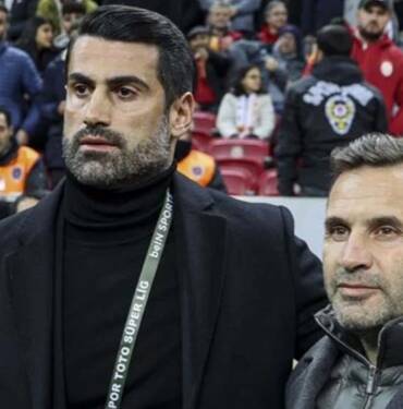 Galatasaray-Divan-Kurulunda-Volkan-Demirele-buyuk-alkis-Yuregindeki-ay-yildiz-ve-bayrak-sevgisi...