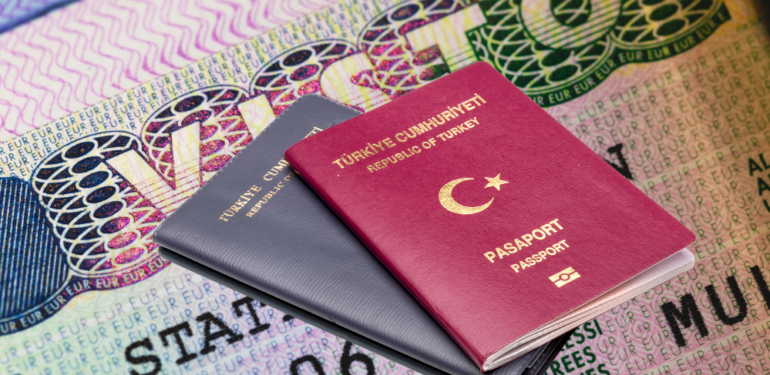 Avrupa vizesiz seyahati zorlaştırıyor! Türkiye’den vize istemeyen ülkeler hedefte…