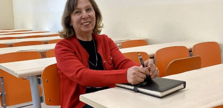 65 yaşında üniversiteli oldu