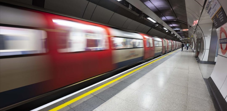 İngiliz polisi, Londra metrosunda Filistin yanlısı slogan atılması üzerine soruşturma başlattı