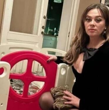 Demet-Evgarin-bebeginin-oyuncaklariyla-pozlari-elestirildi-Athena-Gokhandan-olay-yorum