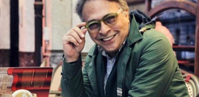 Barbaros Şansal’ın tek kişilik gösterisi “Burada Olmaması Gereken Şey”e rekor ilgi!