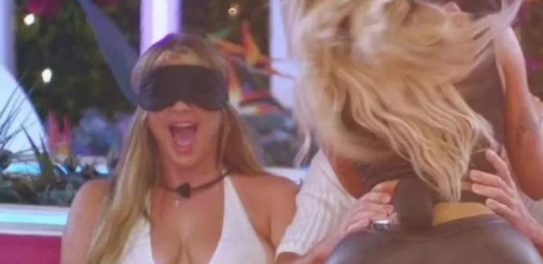 Aşk Adası Oyunları’na katılan Megan Barton Hanson olay oldu! Müstehcen anlar