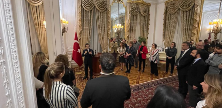 Türk akademisyenler Londra Büyükelçiliği’nde buluştu