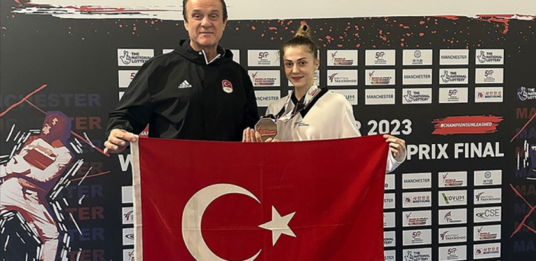 Milli tekvandocu Merve Dinçel Kavurat, İngiltere’de bronz madalya kazandı