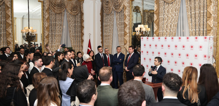 İngiltere’deki Türk öğrenciler Büyükelçilik Konutu’nda iş dünyası ile buluştu