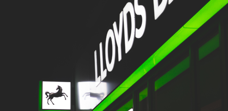 Lloyds 1600 kişiyi işten çıkarmayı planlıyor