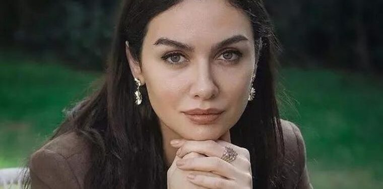 Birce Akalay ve Hakan Kurtaş sevgili oldu! ‘El ele film izlediler’ iddiası
