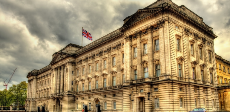 Buckingham Sarayı’ndan ‘Dünya Saati’ kararı