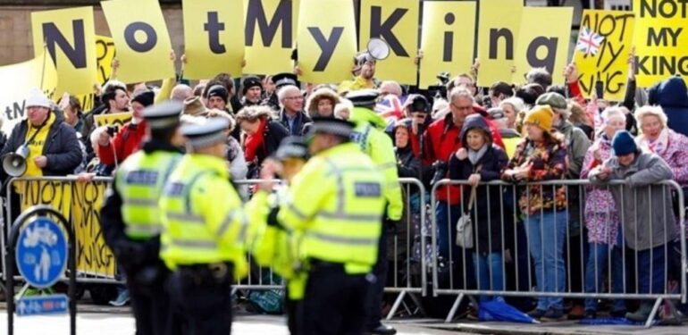 İngiltere’de bir ilk: Monarşi karşıtları ‘Cumhuriyet Günü’nü kutladı!