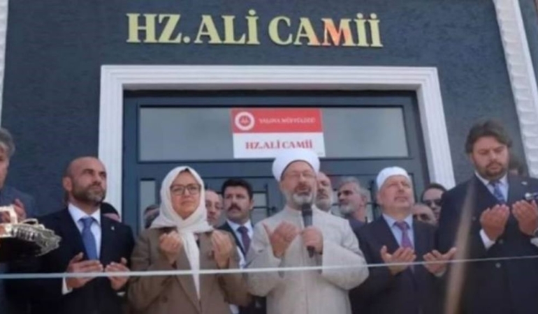 Kuran kursu açılışında skandal görüntüler… Diyanet İşleri Başkanı, Kelime-i Şehadet’i yanlış okudu