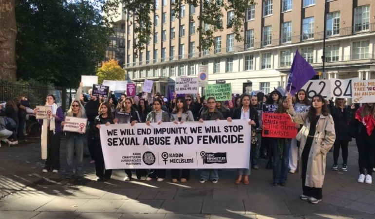Türkiye’de işlenen kadın cinayetleri Londra’da da protesto edildi