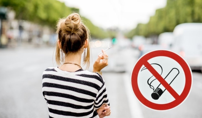 Belediye sokakta sigara içmeyi yasaklıyor