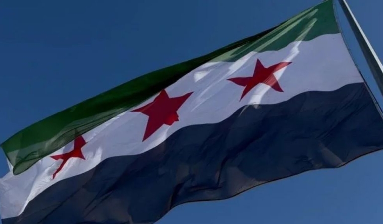 Suriye bayrağı değişti… Yeni bayrağın anlamı ne?