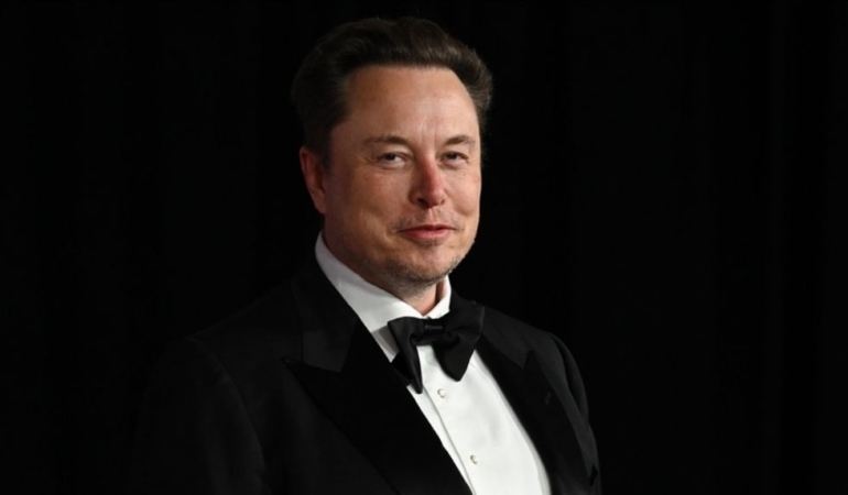 Elon Musk, serveti 400 milyar doları aşan ilk kişi oldu