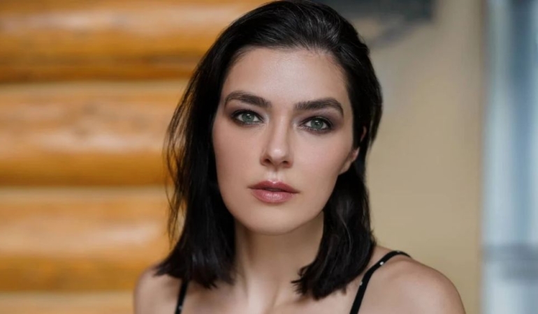 Ünlü ismin silikonları vücudunu çürüttü, göğüslerini kaybetti