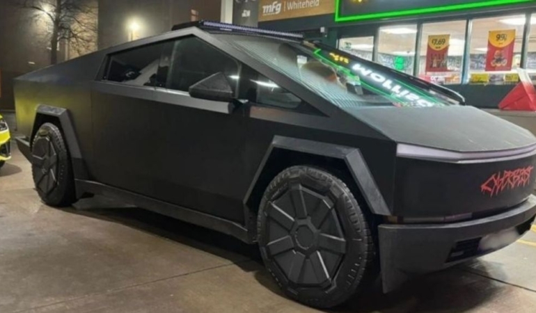 İngiltere’de Tesla Cybertruck krizi: Trafikten men edildi!