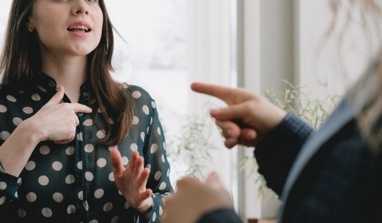 Kadınlar mı çok konuşur erkekler mi? Bilimsel olarak kanıtlandı