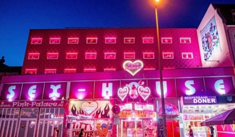 Almanya’nın en ünlü Türk genelevi altında kebap salonuyla yeniden açıldı