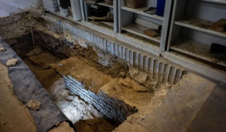 Londra’daki ofisi kazıp ‘Roma’ya ulaştılar