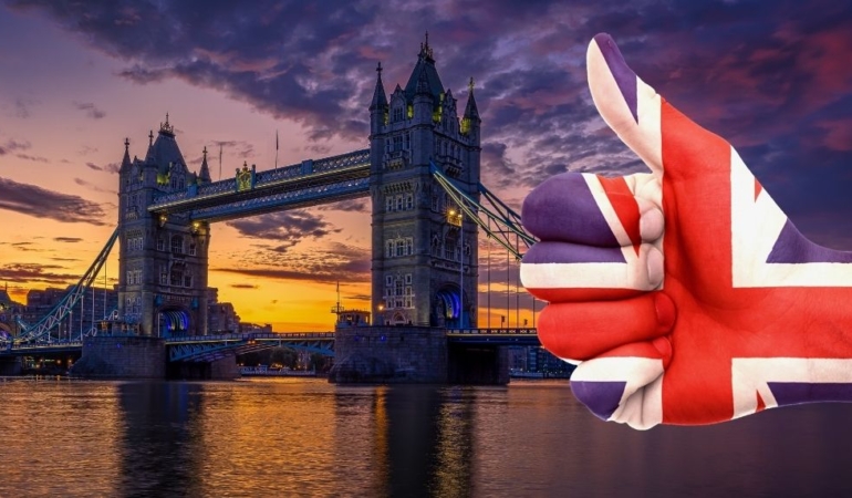 İngiltere göçmenlere yeniden kapılarını açıyor