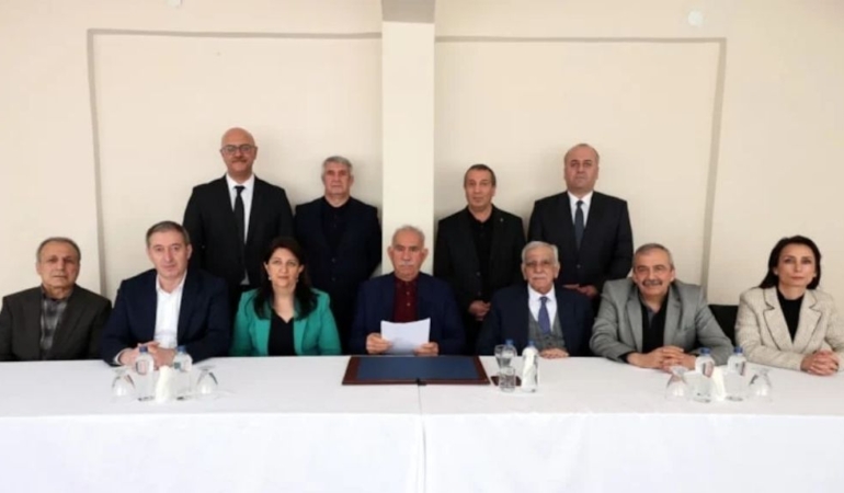 DEM Parti İmralı heyeti, Abdullah Öcalan’ın çağrısını okudu: PKK’ye silah bırakma ve kendisini lağvetme çağrısı!