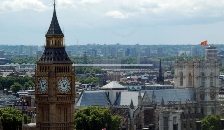 İngiltere 2024’te yüzde 37 daha az çalışma vizesi verdi, sığınma başvuruları rekor kırdı