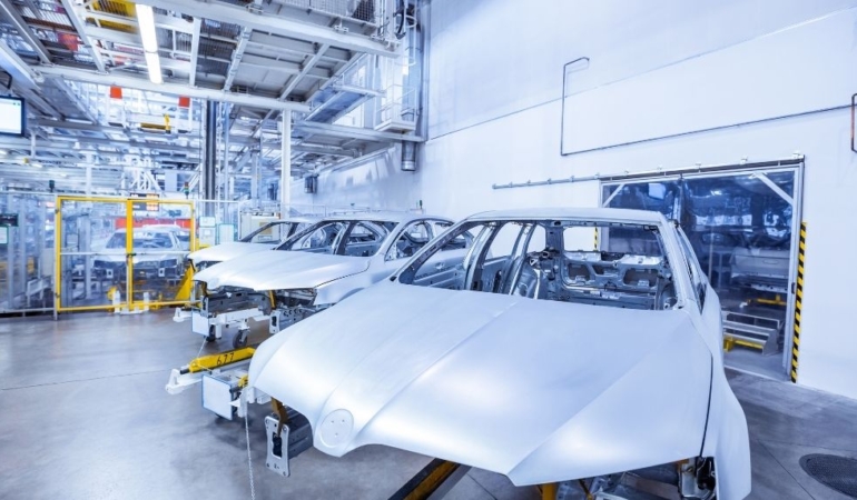 İngiltere’nin araç üretimi üst üste 12 aydır düşüyor