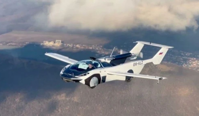 Dünyanın ilk seri üretim uçan arabası satışa çıkıyor