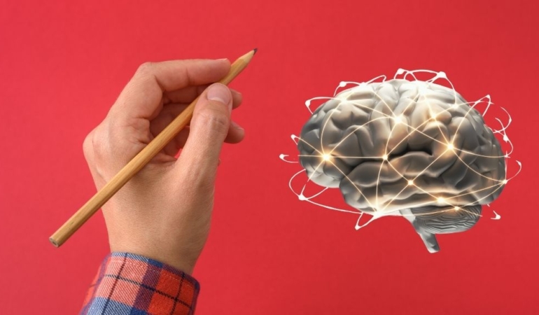 Bilim insanları efsaneyi çürüttü: Solaklar gerçekten daha fazla yaratıcı mı?