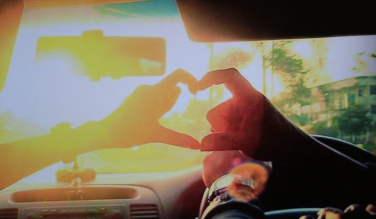 Otomobilde cinsel ilişkiye mahalleli baskını!