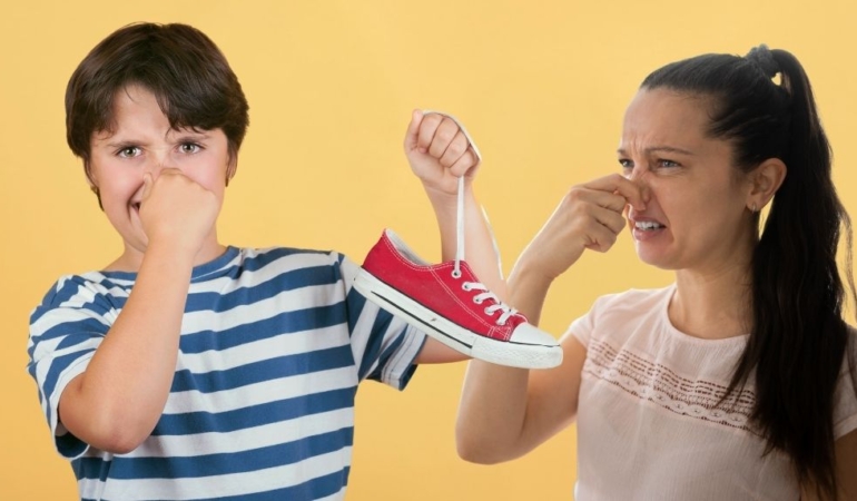 Ayakkabıdaki kötü kokuyu anında yok ediyor: Bir iki damlası bile yetiyor