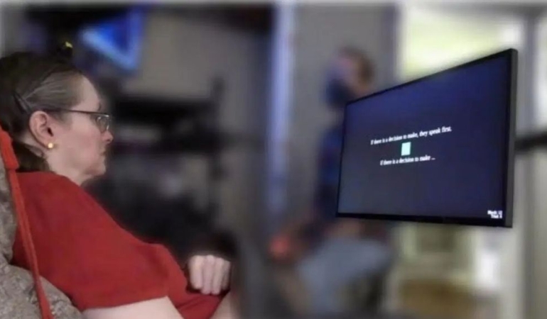 İç sesi deşifre eden beyin çipi üretildi